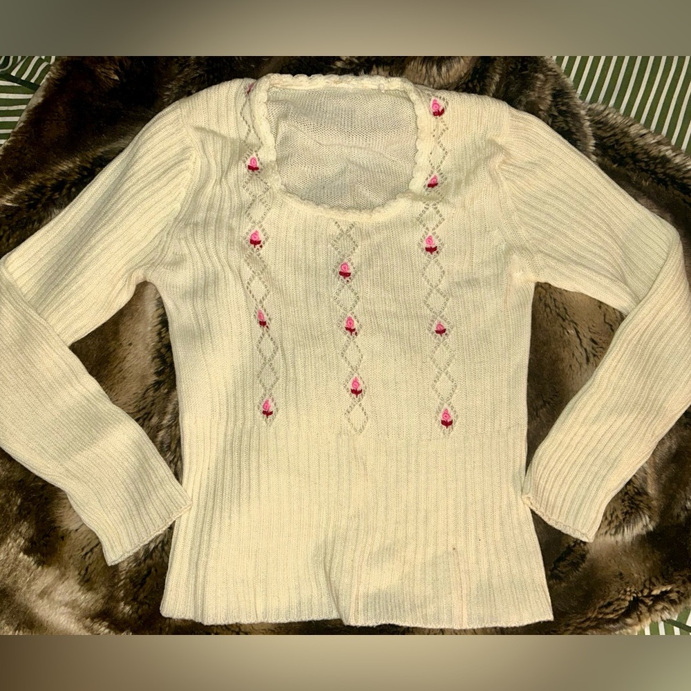 Vintage 80s sweater with embroidery detail